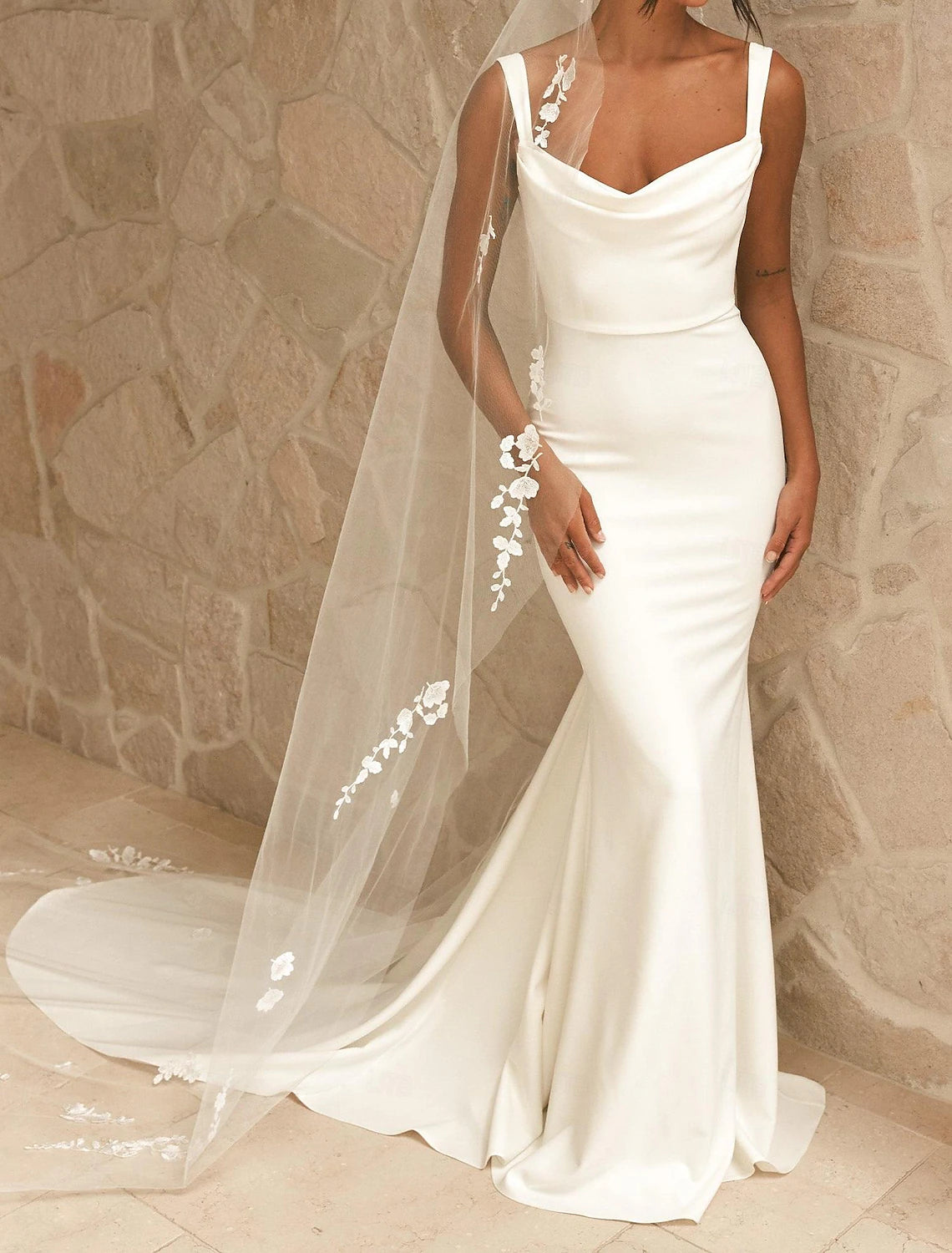Buyishang Wedding Dresses Sheath Camisole Spaghetti Strap Court Train Satin Bridal Gowns With Beading Solid Color